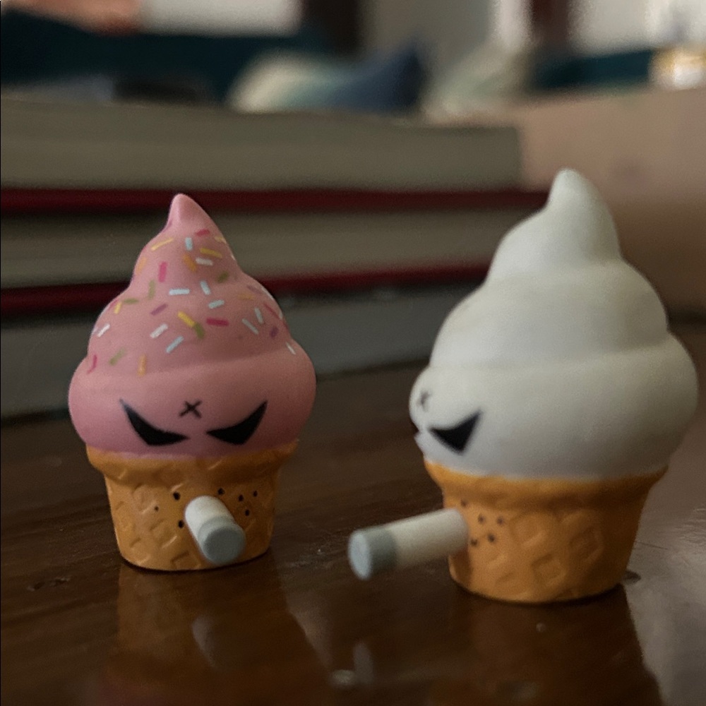 Kid Robot x Frank Kozik smoking ice creams (2)